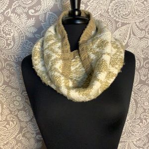 Old Navy knitted Neckwarmer